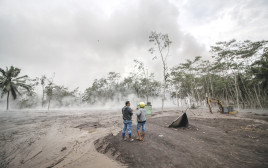 התפרצות הר געש באינדונזיה (צילום: רויטרס)