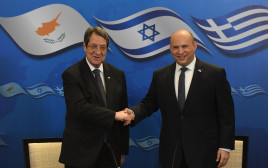 ראש הממשלה נפתלי בנט עם נשיא קפריסין (צילום: עמוס בן גרשום/לע״מ)