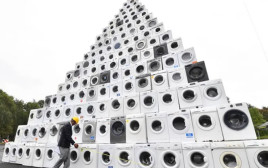 פירמידה שבנויה כולה  ממכונות כביסה (צילום: Guinness World Records)