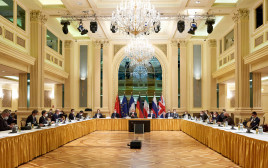 שיחות הגרעין (צילום: EU Delegation in Vienna/Handout via REUTERS)
