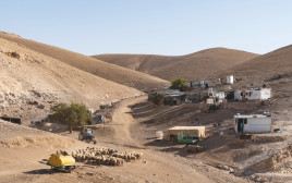 התיישבות בדואית בנגב (צילום: דריו סנאצ'ס, פלאש 90)