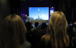רגע שיגור הלווינים של פרוייקט תבל (צילום: רונן חורש, לע"מ)