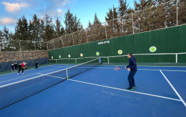 אנדי רם חונך תכנית טניס בעיר קרית שמונה (צילום: שוקי רחמן)