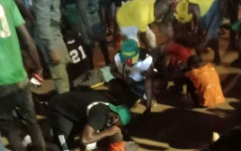 טרגדיה ביאונדה, לפני משחקה של נבחרת קמרון במסגרת אליפות אפריקה (צילום: צילום מסך, מתוך טוויטר)
