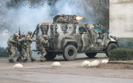 צבא אוקראינה מתאמן לקראת פלישת רוסיה (צילום: רויטרס)