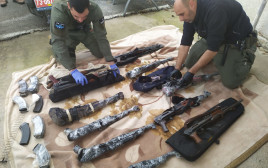הנשקים שנתפסו (צילום: דוברות המשטרה)