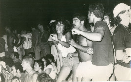 קהל בפסטיבל נביעות בנואיבה שנת 1978  צילום שולי פרסטר 24 פלוס   (צילום: שולי פרסטר, 24 פלוס)