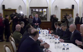השיחות בין רוסיה לאוקראינה בבלארוס (צילום: BelTA/Handout via REUTERS)