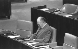 מנחם בגין בכנסת, זמן קצר לפני התפטרותו ב-1983 (צילום: חנניה הרמן, לע"מ)