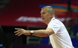 איינארס בגאצקיס מאמן נבחרת לטביה (צילום: AP)