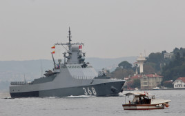 ספינה של הצי הרוסי (צילום: REUTERS/Yoruk Isik)