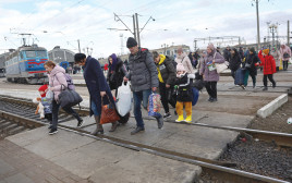 פליטים אוקראינים (צילום: רויטרס)