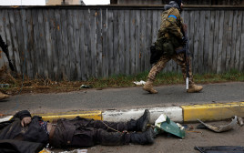 גופות ברחובות בושה, אוקראינה (צילום: REUTERS/Zohra Bensemra)