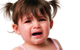 ילדה קטנה בוכה  (צילום: אינג אימג')