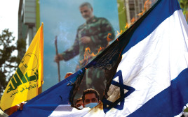 שריפת דגל ישראל באיראן  (צילום: רויטרס)