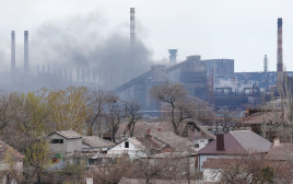 מפעל הפלדה במריופול, בו לכודים אזרחים וחיילים (צילום: רויטרס)