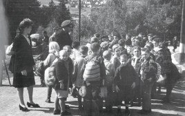 קבוצת ילדים לאחר מלחמת העולם השנייה (צילום: ארכיון מכון משואה)