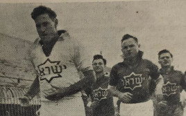 אברהם בנדורי (משמאל) במדי נבחרת ישראל (צילום: ארכיון)