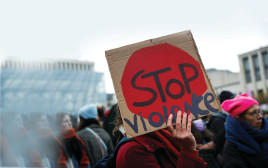 מאבק באלימות נגד נשים (צילום: רויטרס)