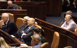 ראש הממשלה בנט ושרי הממשלה במליאת הכנסת (צילום: מרק ישראל סלם)
