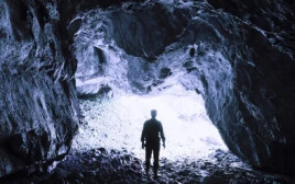 אדם במערה, אילוסטרציה (צילום: Shutterstock)