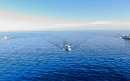 אימון שייטת ספינות הטילים וצוללות בים האדום  (צילום: דובר צה"ל)