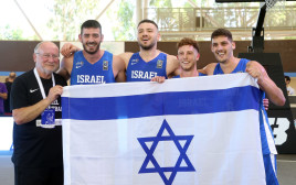 חואקין שוכמן, גיל בני, נתנאל ארצי, גור לביא, שחקני נבחרת ישראל 3X3 (צילום: אתר רשמי, איגוד הכדורסל)
