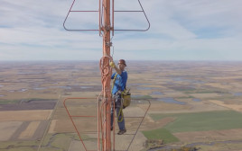 העבודה המפחידה בעולם? שמידט מטפס מאות מטרים (צילום: צילום מסך יוטיוב)