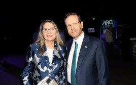 יצחק ומיכל הרצוג (צילום: רפי דלויה)