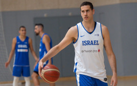 עוז בלייזר, שחקן נבחרת ישראל (צילום: ברני ארדוב)