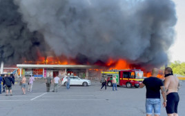 תקיפת מרכז קניות באוקראינה (צילום: רויטרס)
