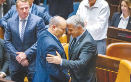 נפתלי בנט, יאיר לפיד (צילום: אוליבייה פיטוסי, פלאש 90)