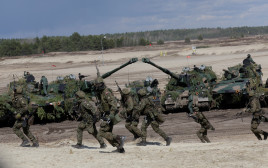 צבא ארה"ב באימון עם צבא פולין על גבול אוקראינה (צילום: רויטרס)