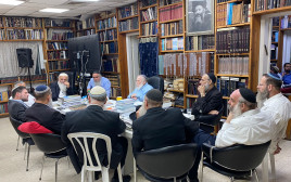 בצלאל סמוטריץ' בפגישה עם רבני הציונות הדתית (צילום: ללא קרדיט)