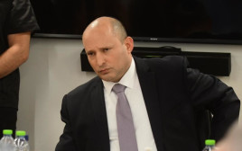 נפתלי בנט מעיד בוועדת החקירה לאסון צפית (צילום: אבשלום ששוני)