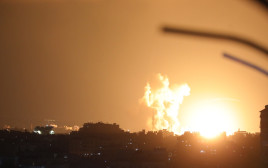 תקיפת צה"ל ברצועת עזה במהלך מבצע "עלות השחר" (צילום: מג'די פתחי/TPS)