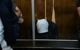 ראש ארגון הפשע שנעצר בנתב"ג - בבית המשפט (צילום: אבשלום ששוני)