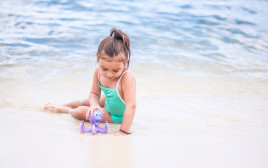 משחק תמנון לחוף הים מבית NUBY (צילום: יחצ חול)