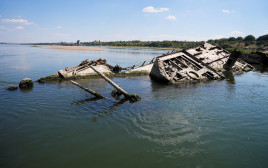 ספינות ממלחמת העולם השנייה שהתגלו בנהר הדנובה (צילום: רויטרס)