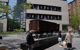 רחבת הכניסה למוזיאון המורשת היהודית בניו יורק (צילום: רויטרס)