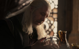 המלך וייסריז טארגריין, "בית הדרקון" (צילום: Ollie Upton/HBO, באדיבות yes)