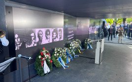 טקס ההנצחה באנדרטה לזכר חללי טבח מינכן בפארק האולימפי במינכן (צילום: ללא קרדיט)