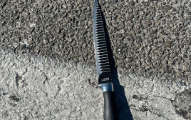 הסכין מניסיון פיגוע הדקירה סמוך לגבעת זאב (צילום: דוברות המשטרה)