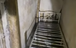 פרטים מצמררים התגלו בחדר הנסתר (צילום: מתוך יוטיוב)