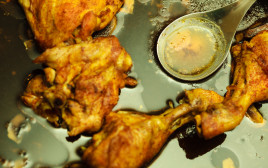סכנת נפשות - הסכנות הכרוכות בבישול עוף בסירופ (צילום: אינג'אימג')