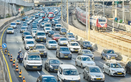 פקקים צפויים בכבישים (צילום: אבשלום ששוני)