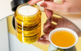 דבש כמרכיב עיקרי בטיפוח הפנים. בתמונה קרם BMANUKA (צילום: יחצ)