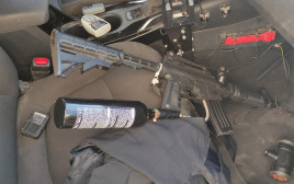 רובה צבע דמוי כלי נשק מסוג M16 (צילום: דוברות המשטרה)