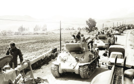 שיירת טנקים במלחמת יום כיפור (צילום: דוד רובינגר, לע"מ)