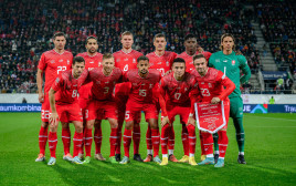 שחקני נבחרת שווייץ (צילום: GettyImages, FABRICE COFFRINI/AFP)